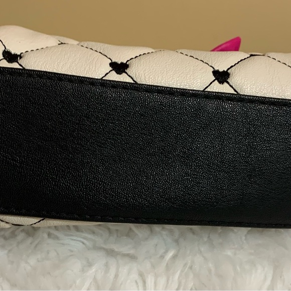 BETSY JOHNSON mini quilted hearts satchel bag LNWOT - Picture 4 of 9